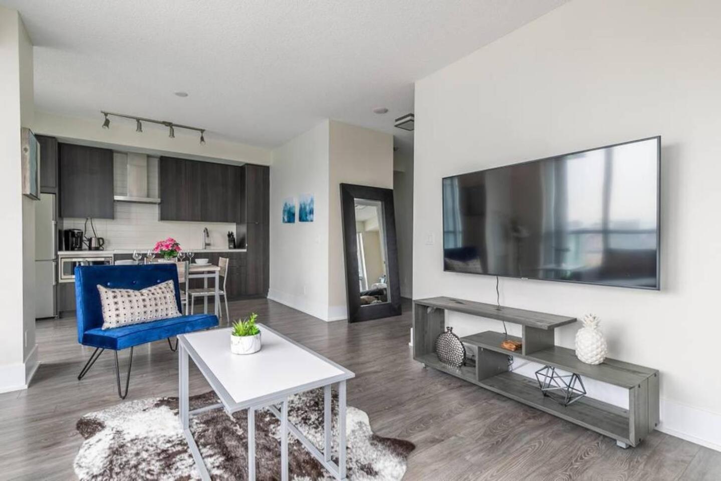 Luxury 1Br Condo - King Bed With City Views Toronto Extérieur photo